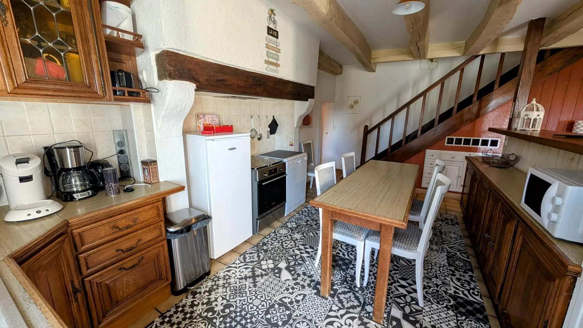 gite de Villetelle sur la commune de Cheissoux en Haute-Vienne - Limousin - Nouvelle Aquitaine - cuisine ouverte sur séjour_6