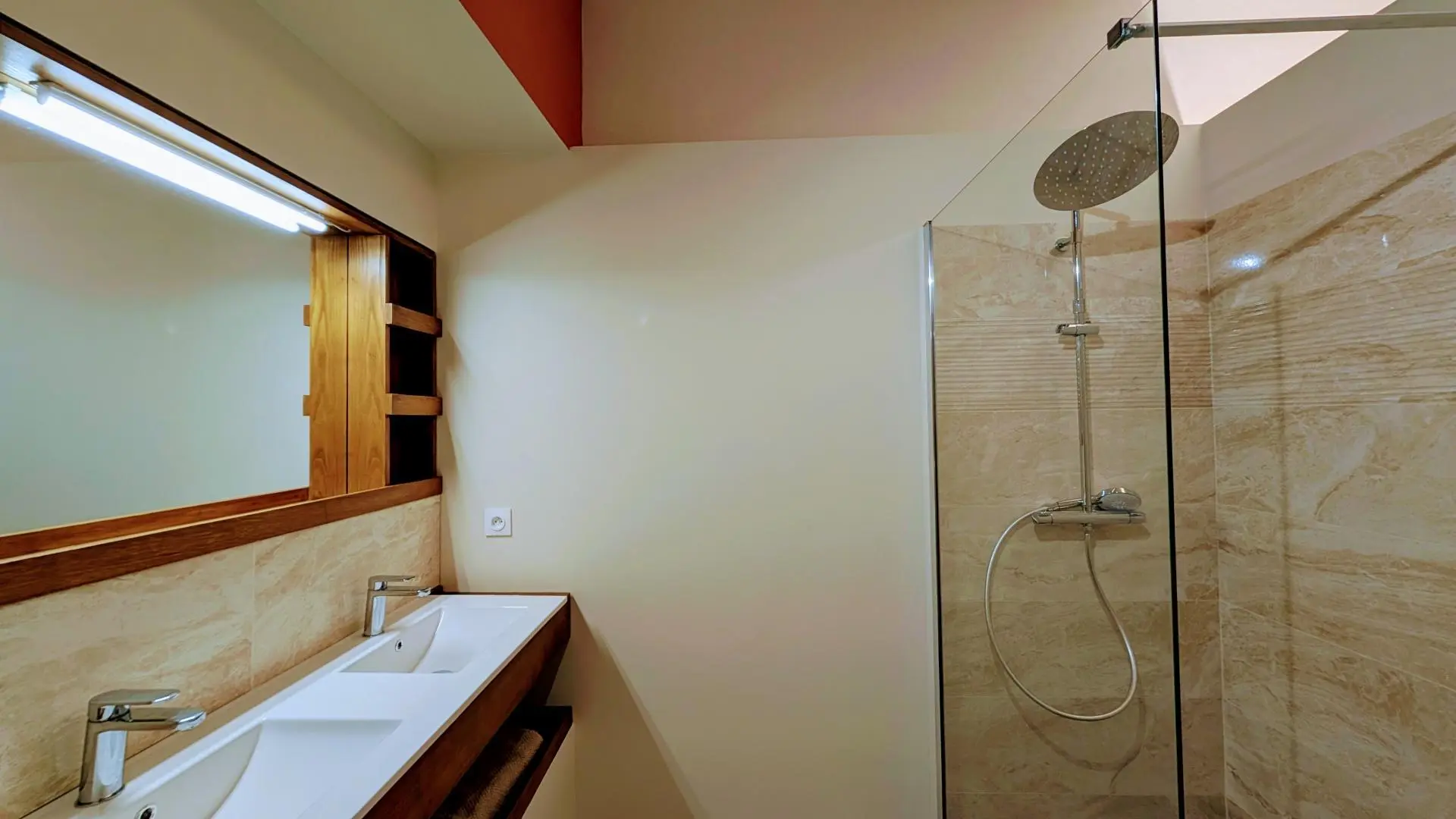 Le manoir de la Borie sur la commune de La Porcherie en Haute-Vienne - salle d'eau chambre 4_24