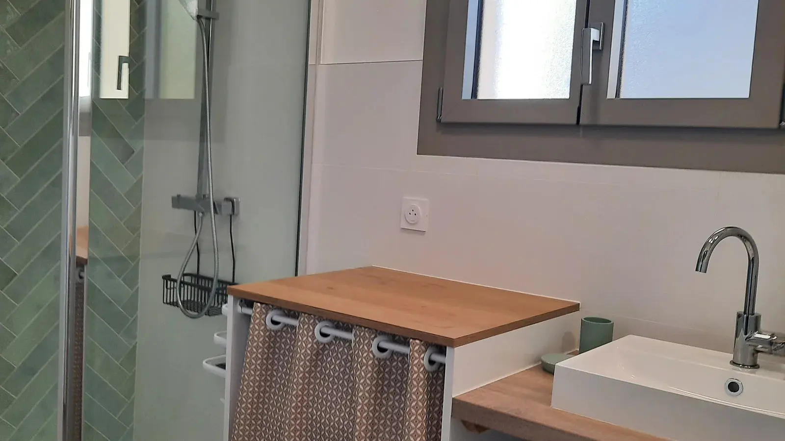 9-SALLE-DE-DOUCHE-BAS-2