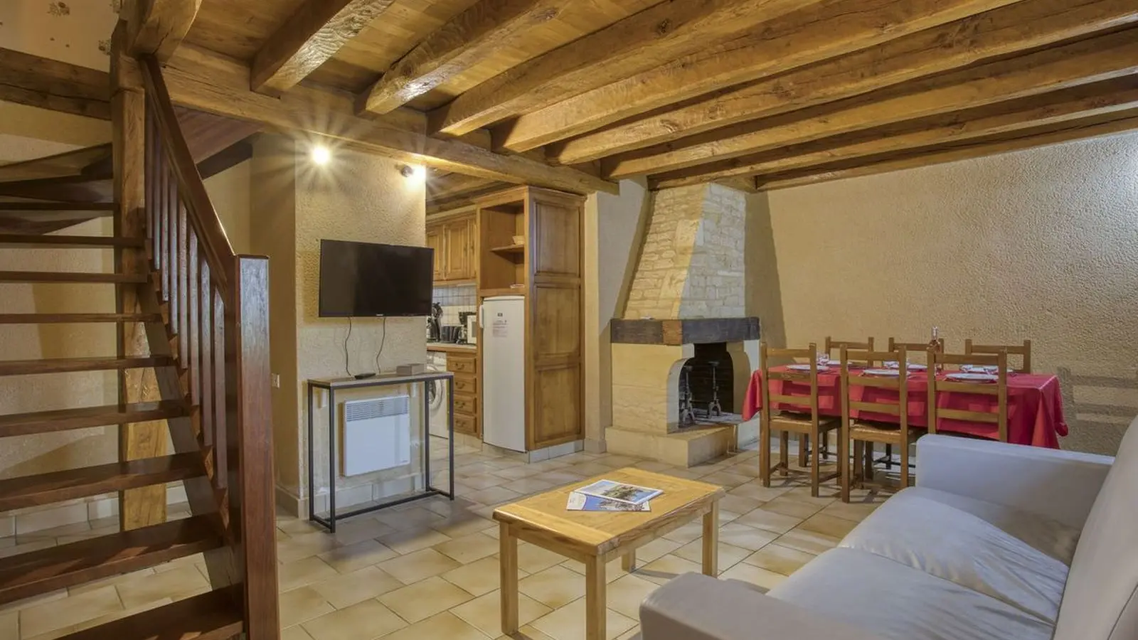 1_Piece_a_vivre_salon - Village de gîtes Combas