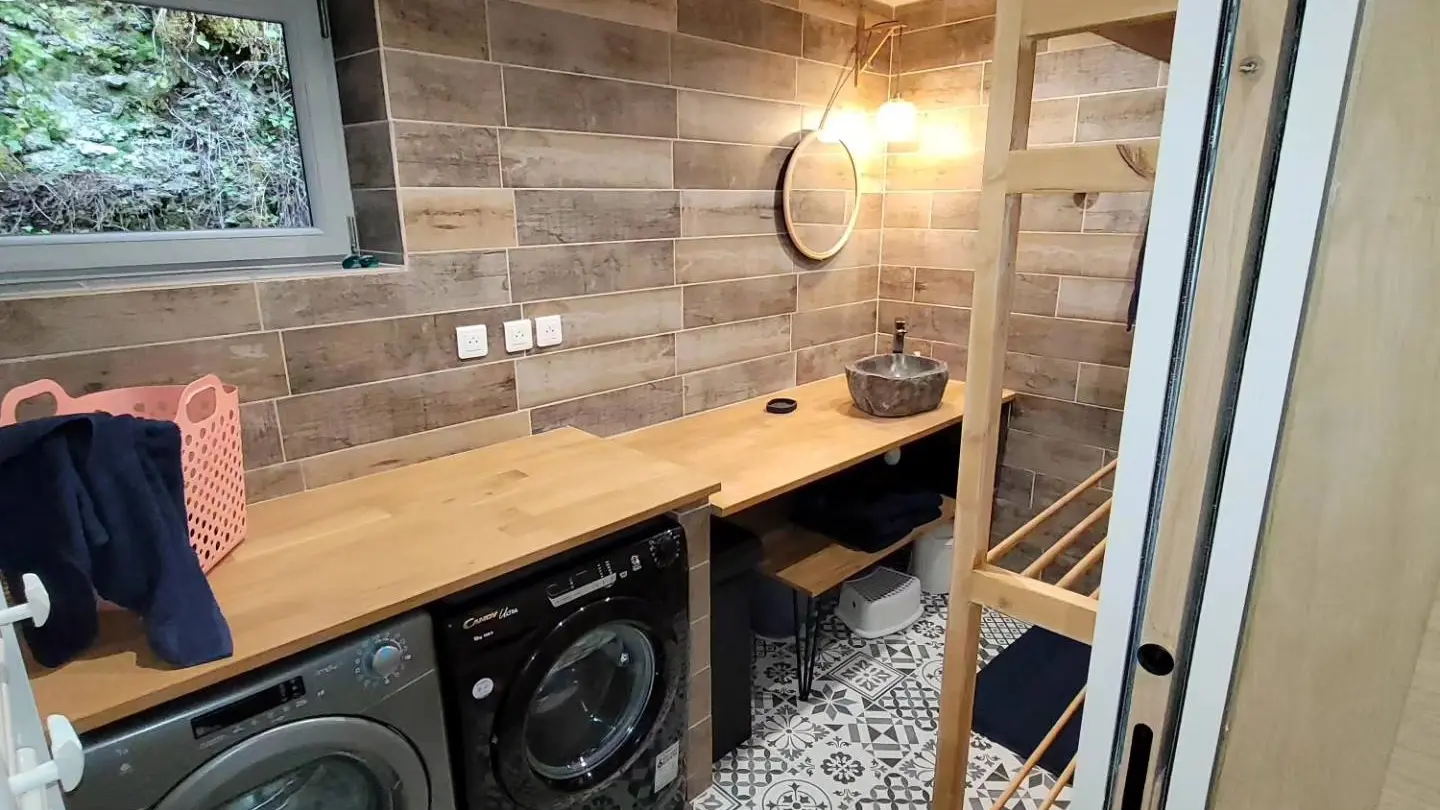 1 ère photo  de la salle de bain (1er niveau)