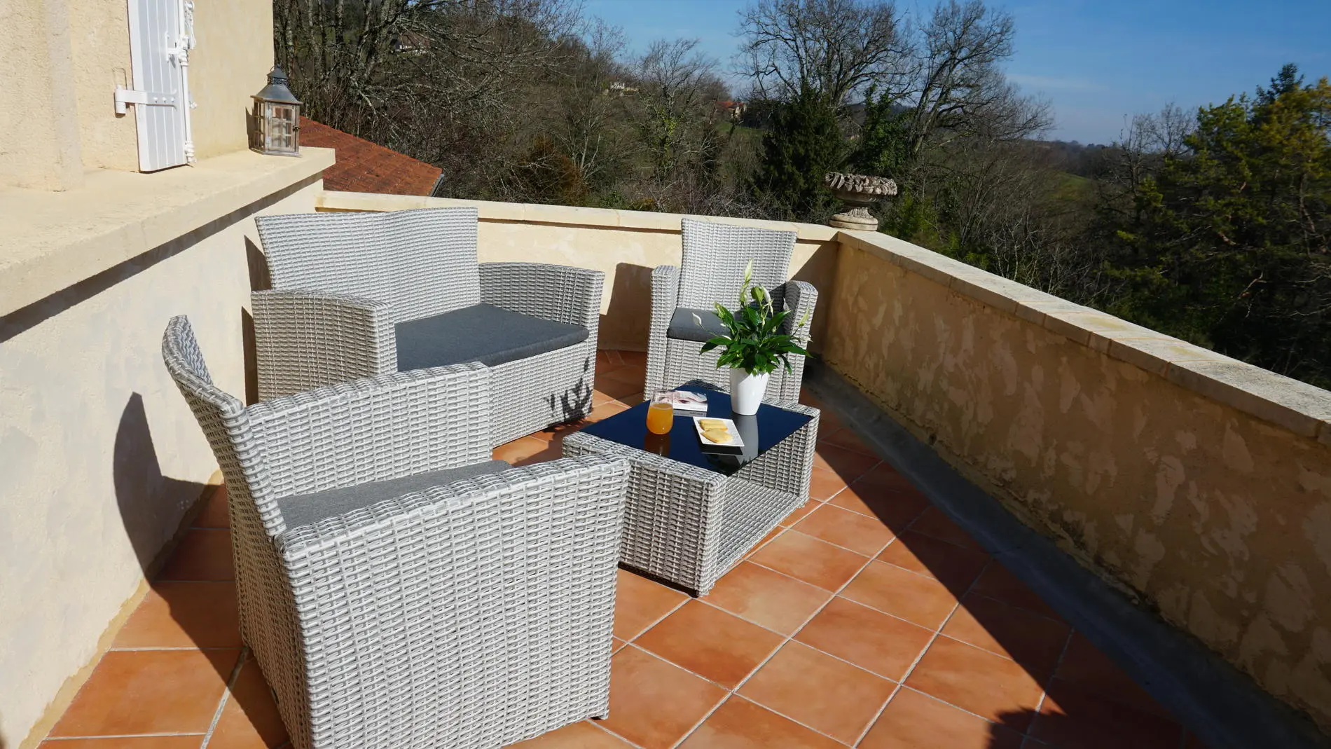 12- Joséphine  la terrasse