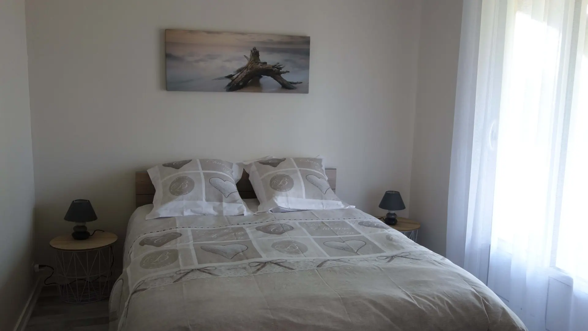 gite-bois-cassé-lit-double-saint-laurent-des-hommes-tourisme-vallee-isle