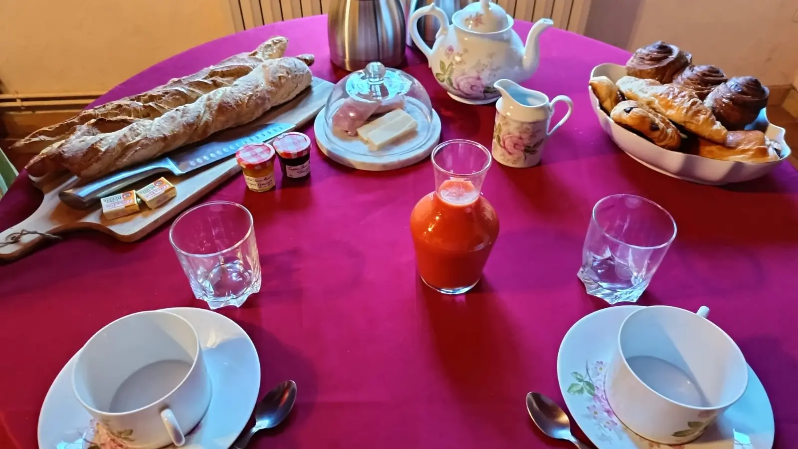 chambre-hotes-la-rustique-petit-dejeuner-saint-martin-des-combes-tourisme