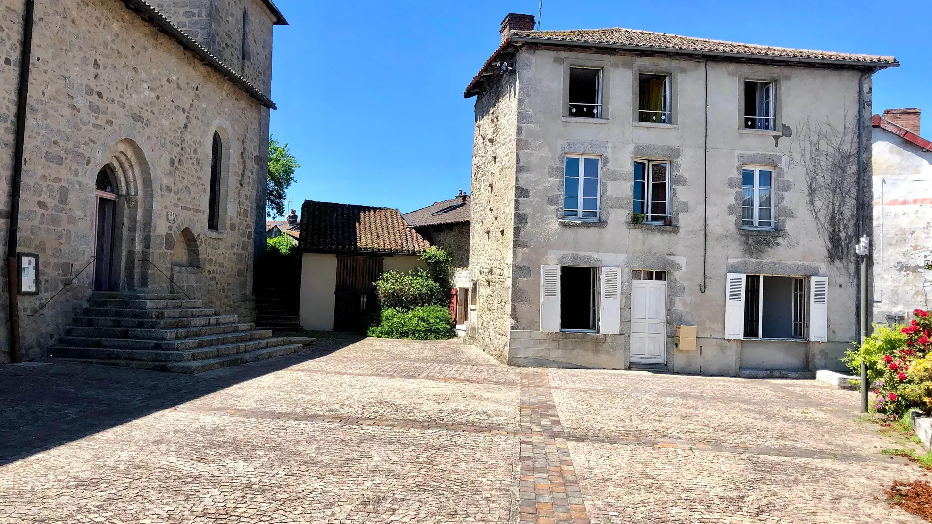 Meublé de Tourisme F2 Place de l'église_1