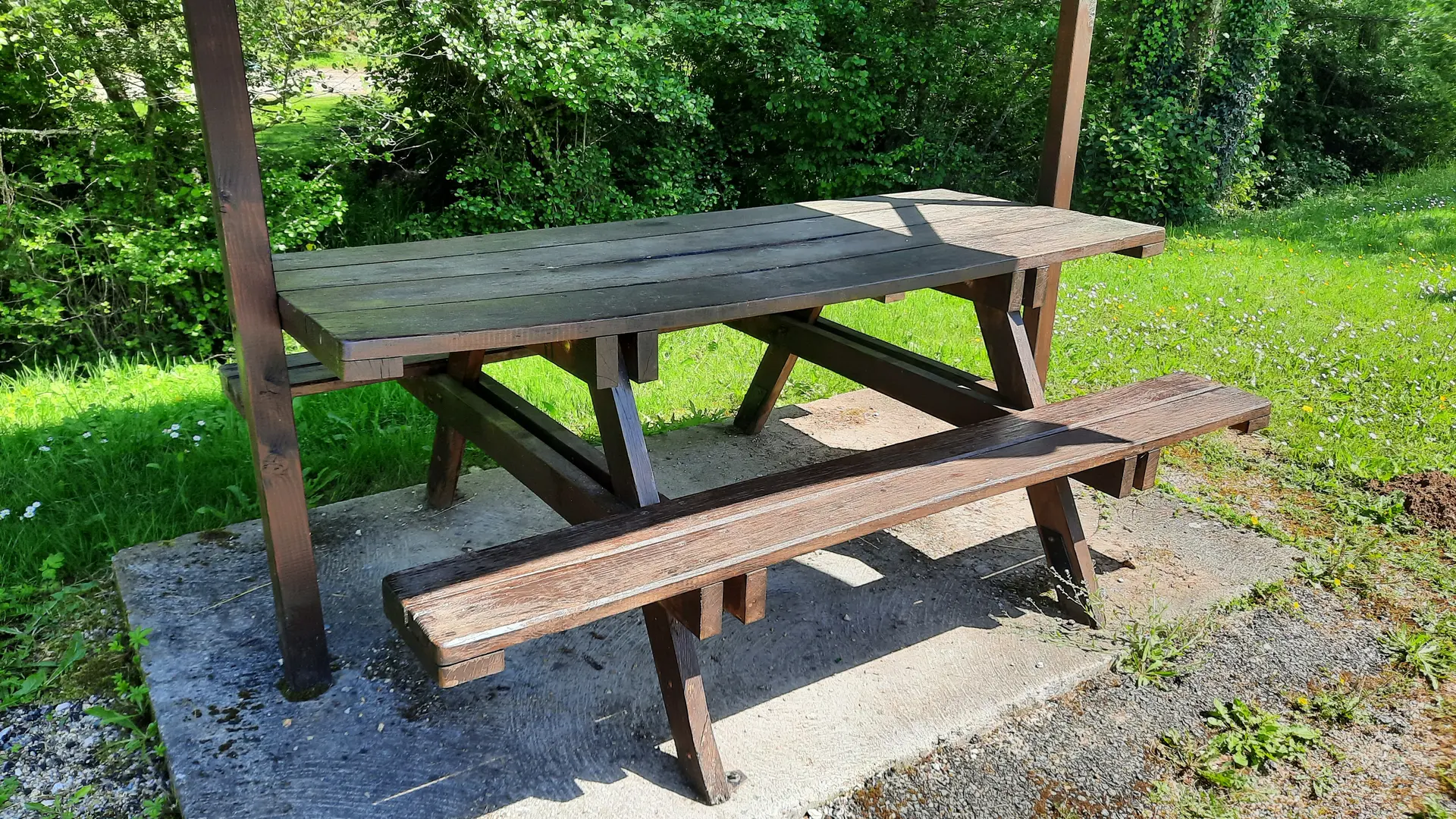 aire-pique-nique-saint-martin-des-combes-table-tourisme-vallee-isle