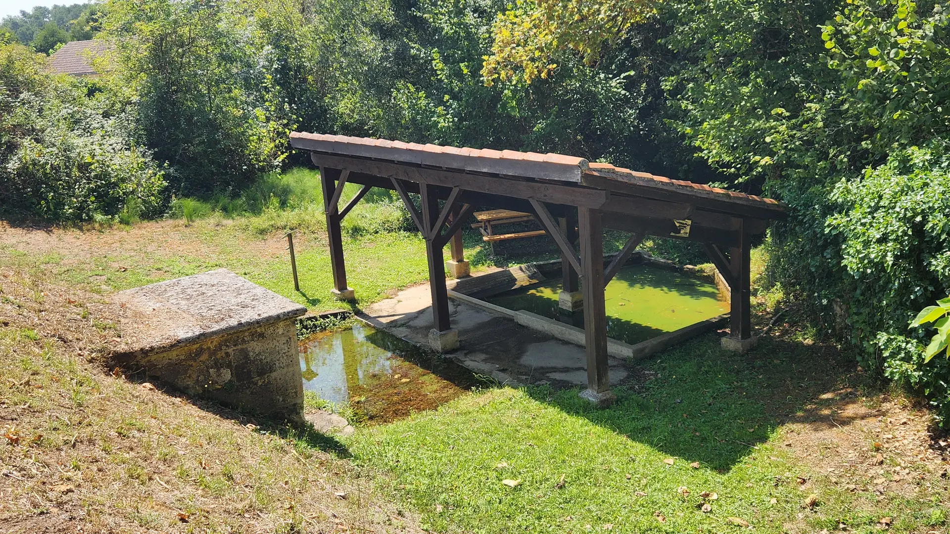 aire-pique-nique-bourg-les-leches-lavoir-tourisme-isle-perigord