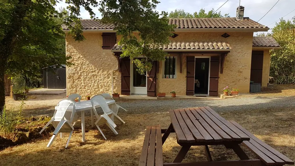 Maison du Tertre - espace repas extérieure