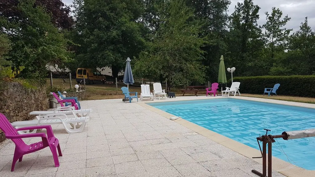 Piscine partagée - location Petite Maison du Tertre
