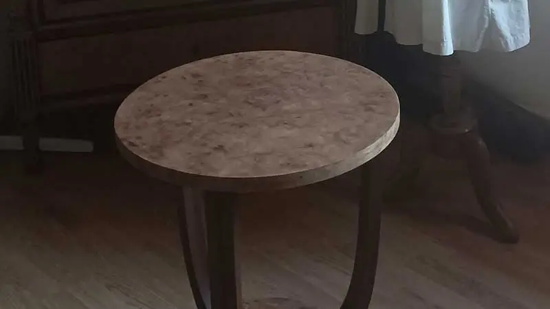 Azalide, Elisa Fave - table peinte imitation loupe d'orme