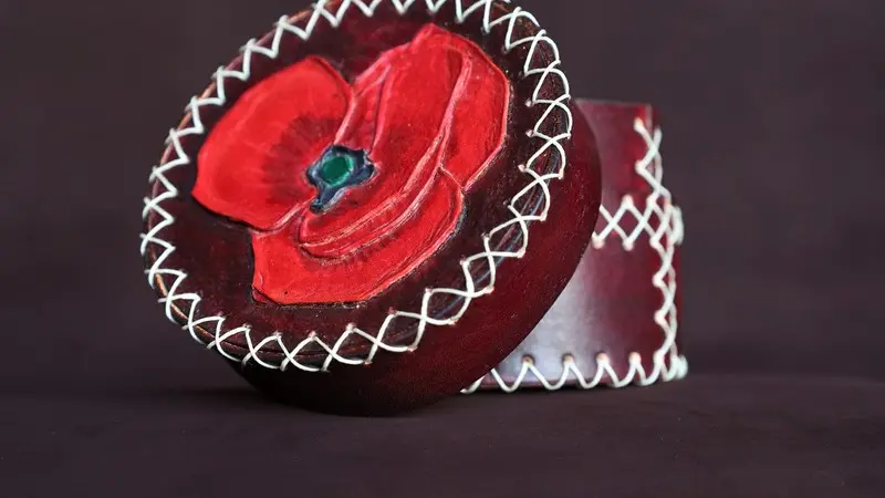 thumbnail_boîte bijou cuir végétal coquelicot ouverte 800x600