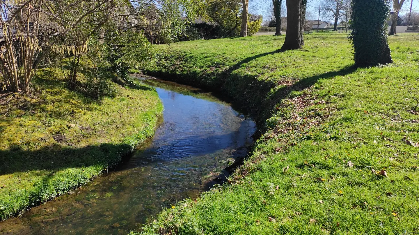 aire de pique nique - Uzein - le ruisseau