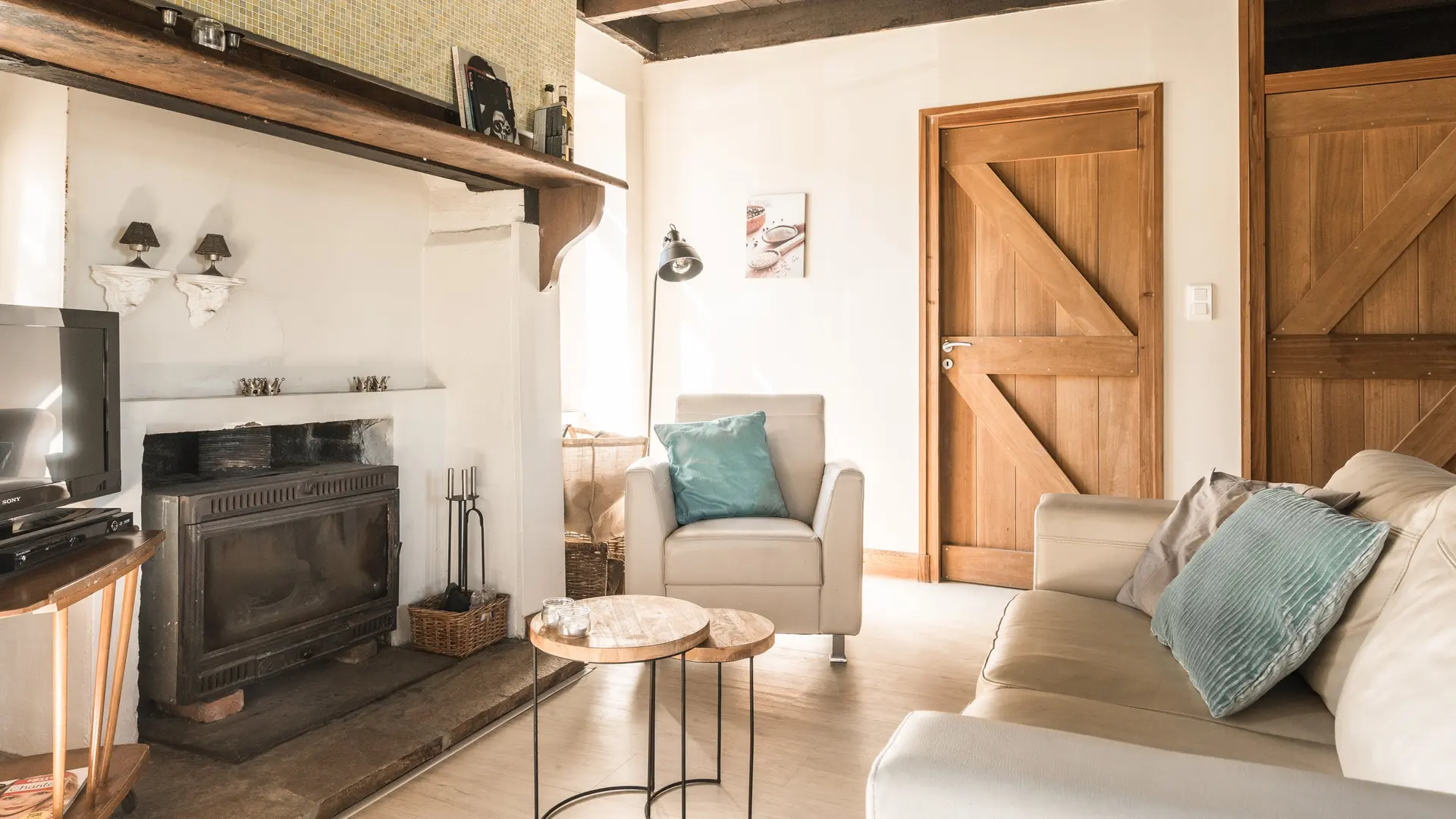 vakantiehuis-haute-vienne-la-bastide-woonkamer-sfeervolle gezellige zithoek-247