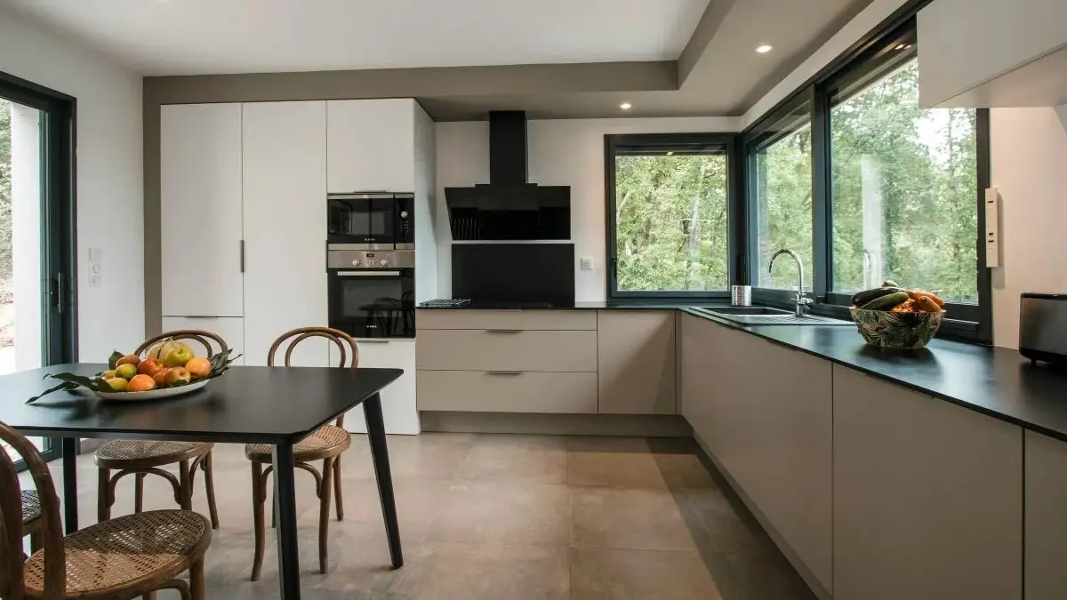 villa nakalta - piscine privée - location de charme- cazoules-Cuisine