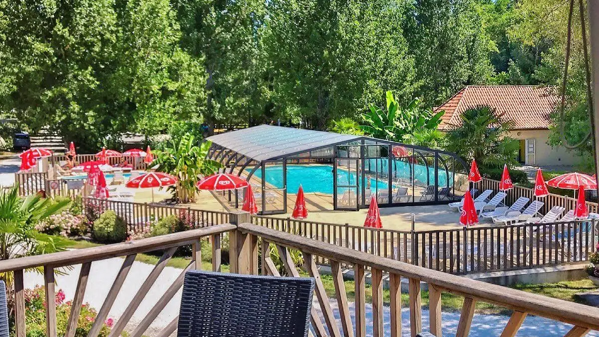 vue-terrasse-camping-la-pelonie