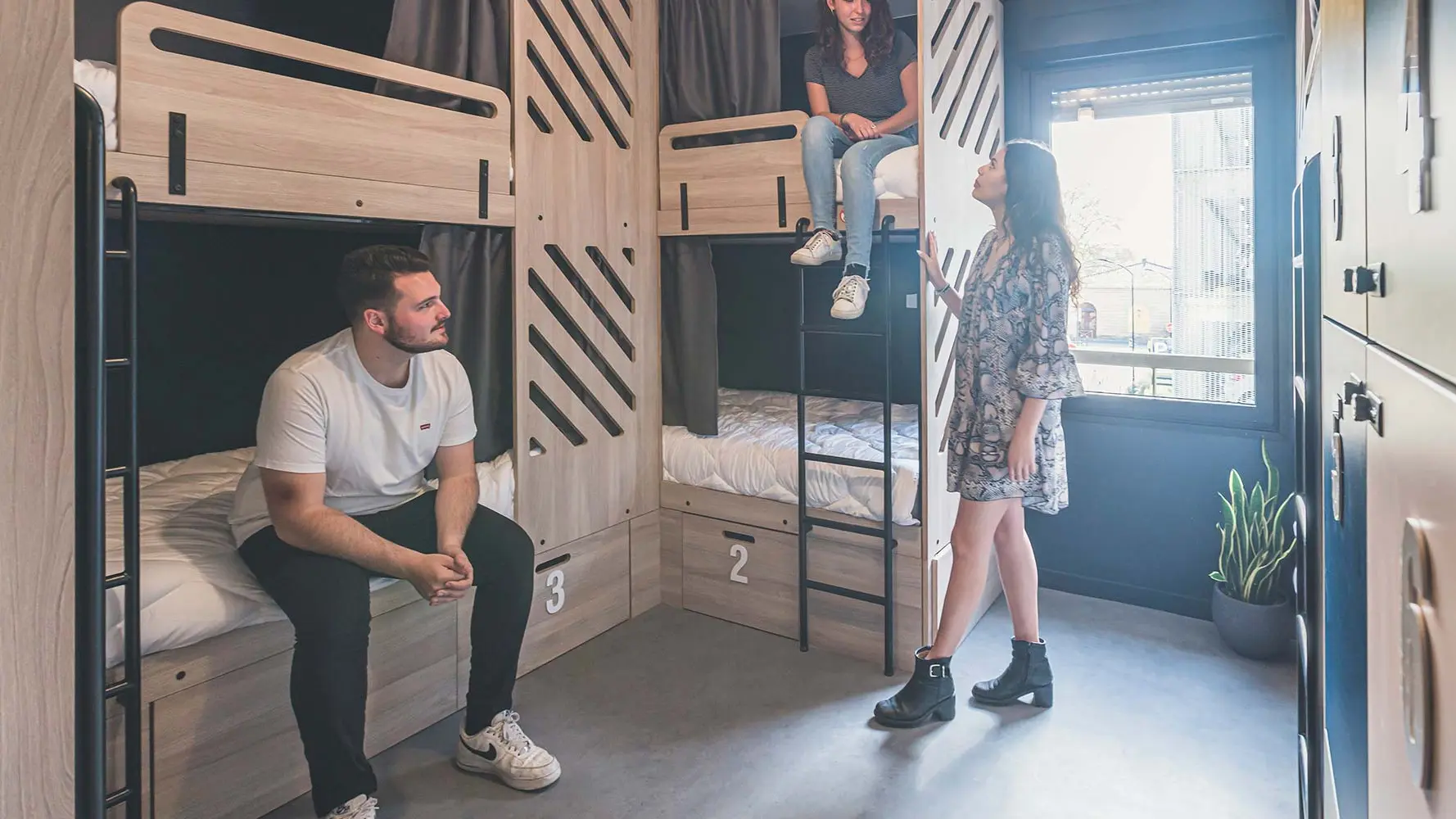 whoo-hostel-bordeaux-bacalan-sejours-economiques-confortables-slider-vue-interieure-dortoir