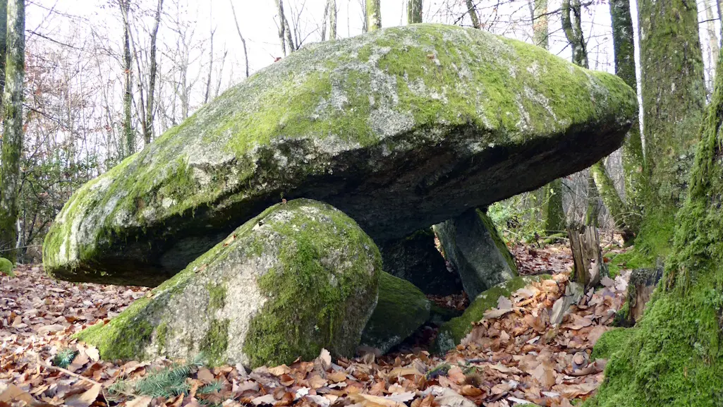 AMBAZAC Dolmen de la lieue