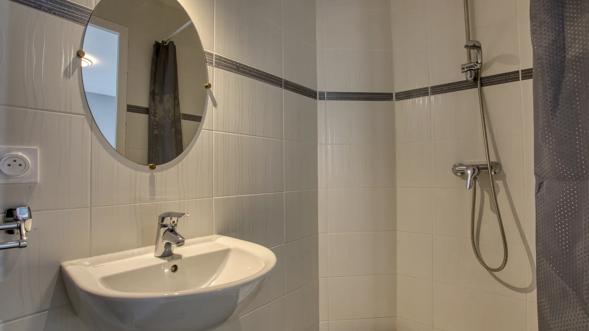 Combas Village de gites Adeline14_sdb2