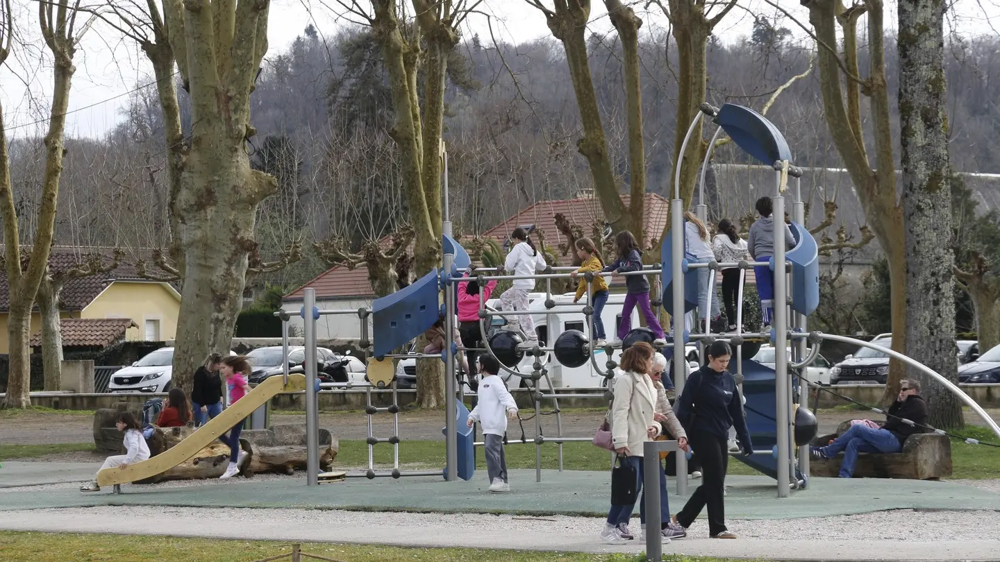 Aire du pradeau Gelos 01 - Pau Pyrénées Tourisme - PL