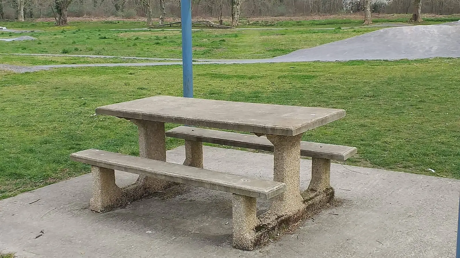 Aire de pique-nique - Rontignon - tables 2