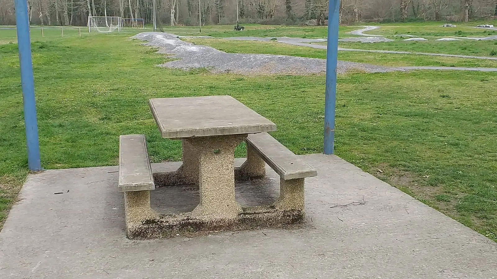 Aire de pique-nique - Rontignon - tables 4