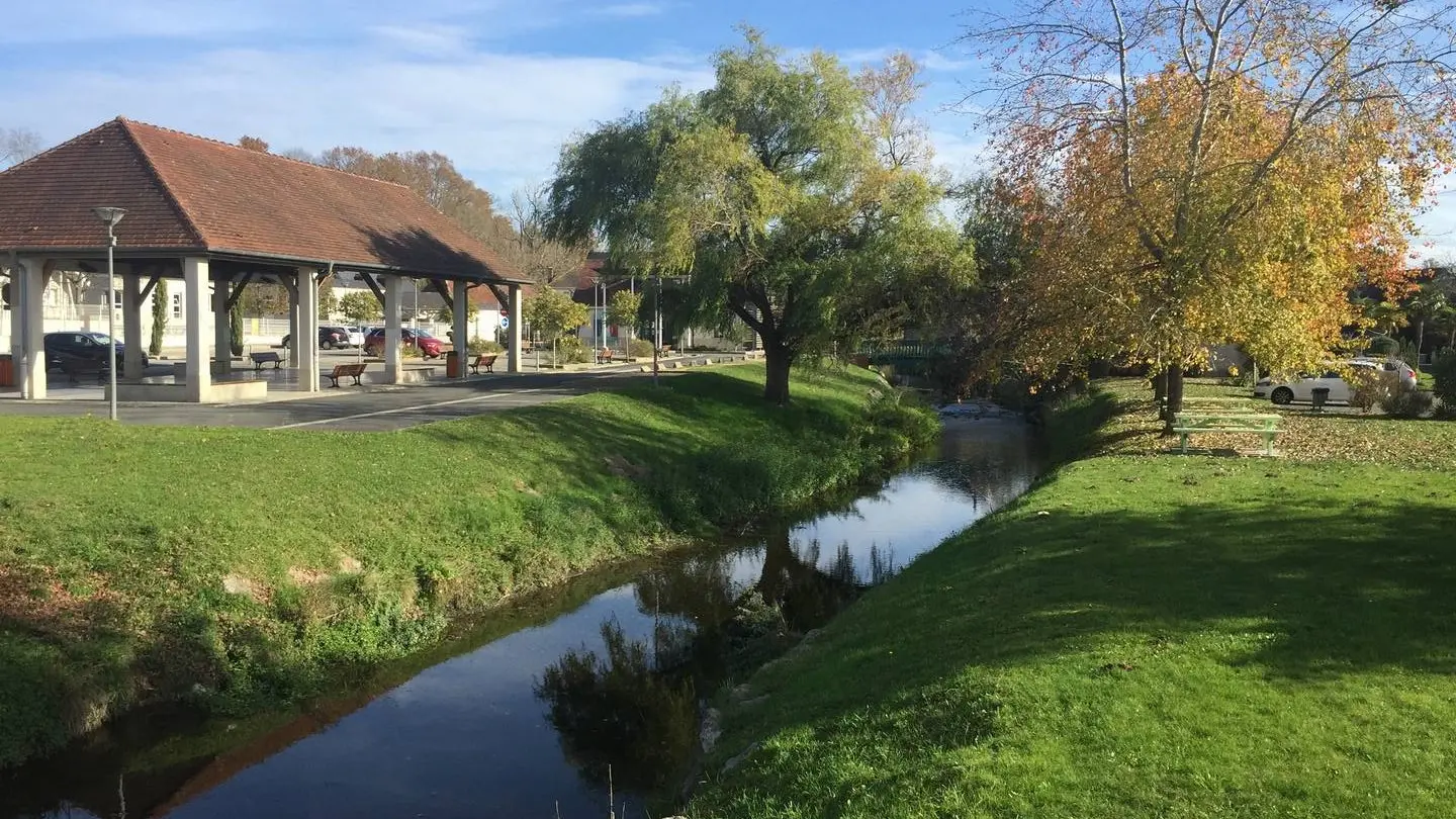 Aire pique-nique - Poey - le ruisseau