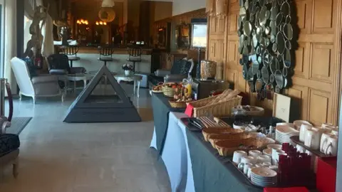 Arc-Hôtel buffet petit déjeuner