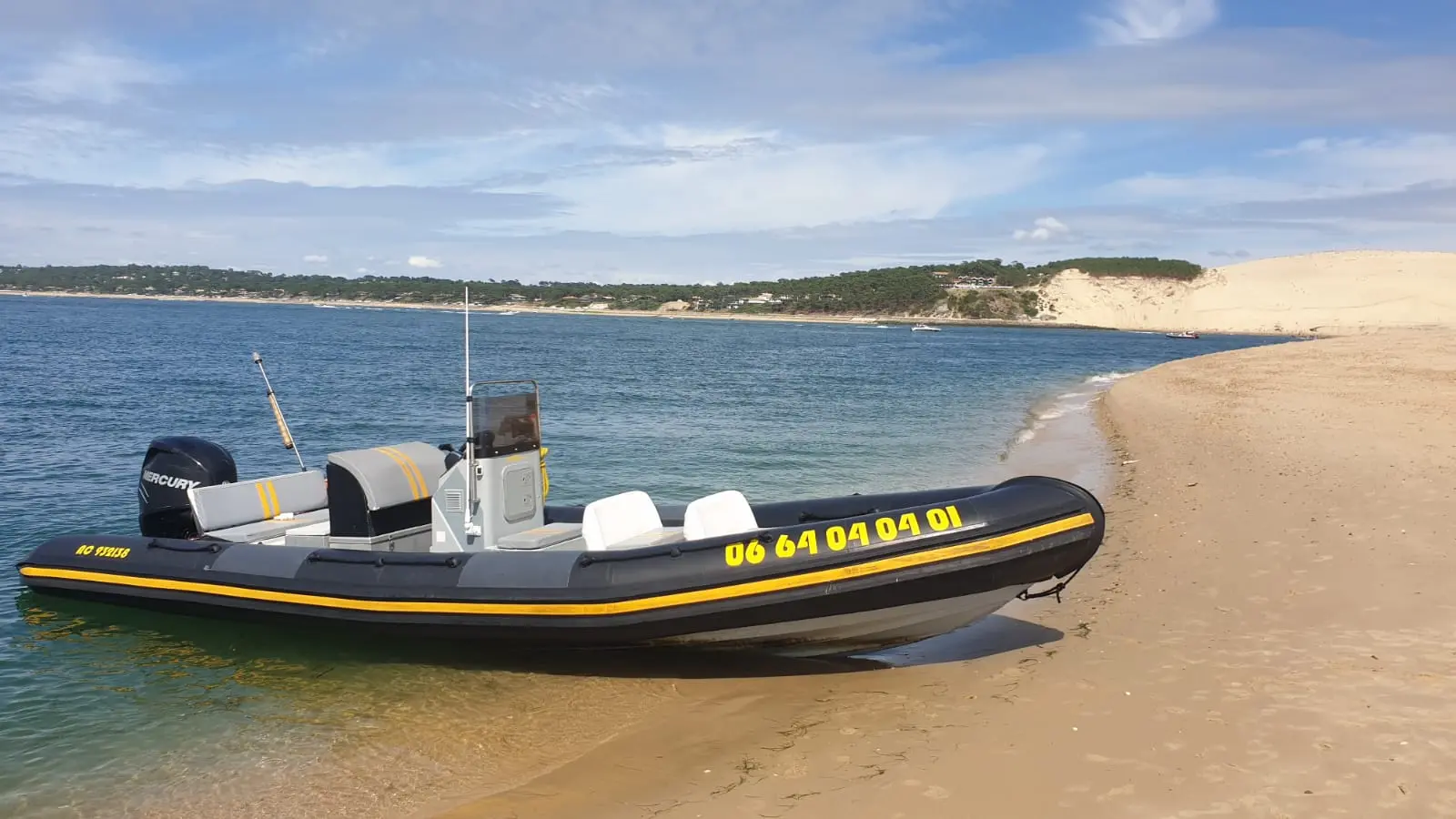 Bat'express - Bateau-taxi semi-rigide noir Narwhal - Plage