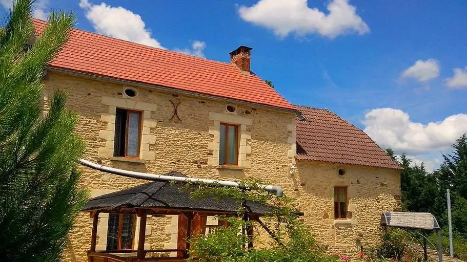 Batisse-Mas-de-Mayac