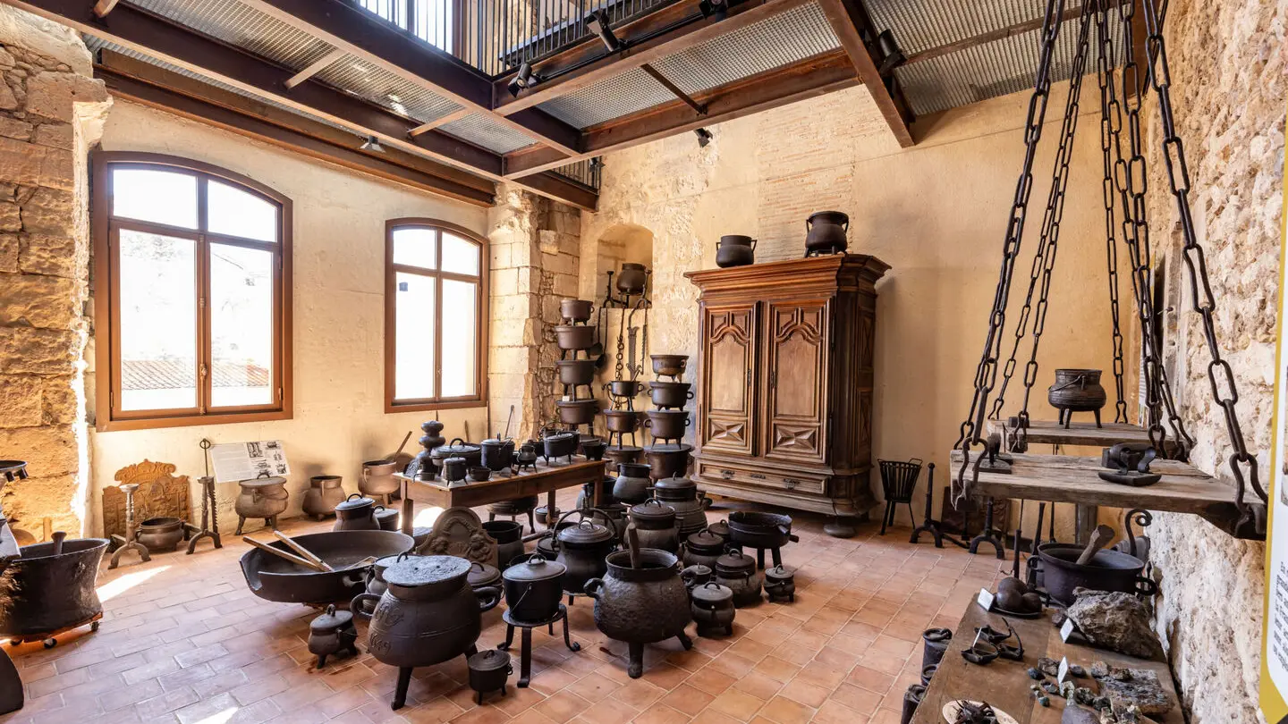 CDT 24 - Château Barrière - Villamblard - Forge