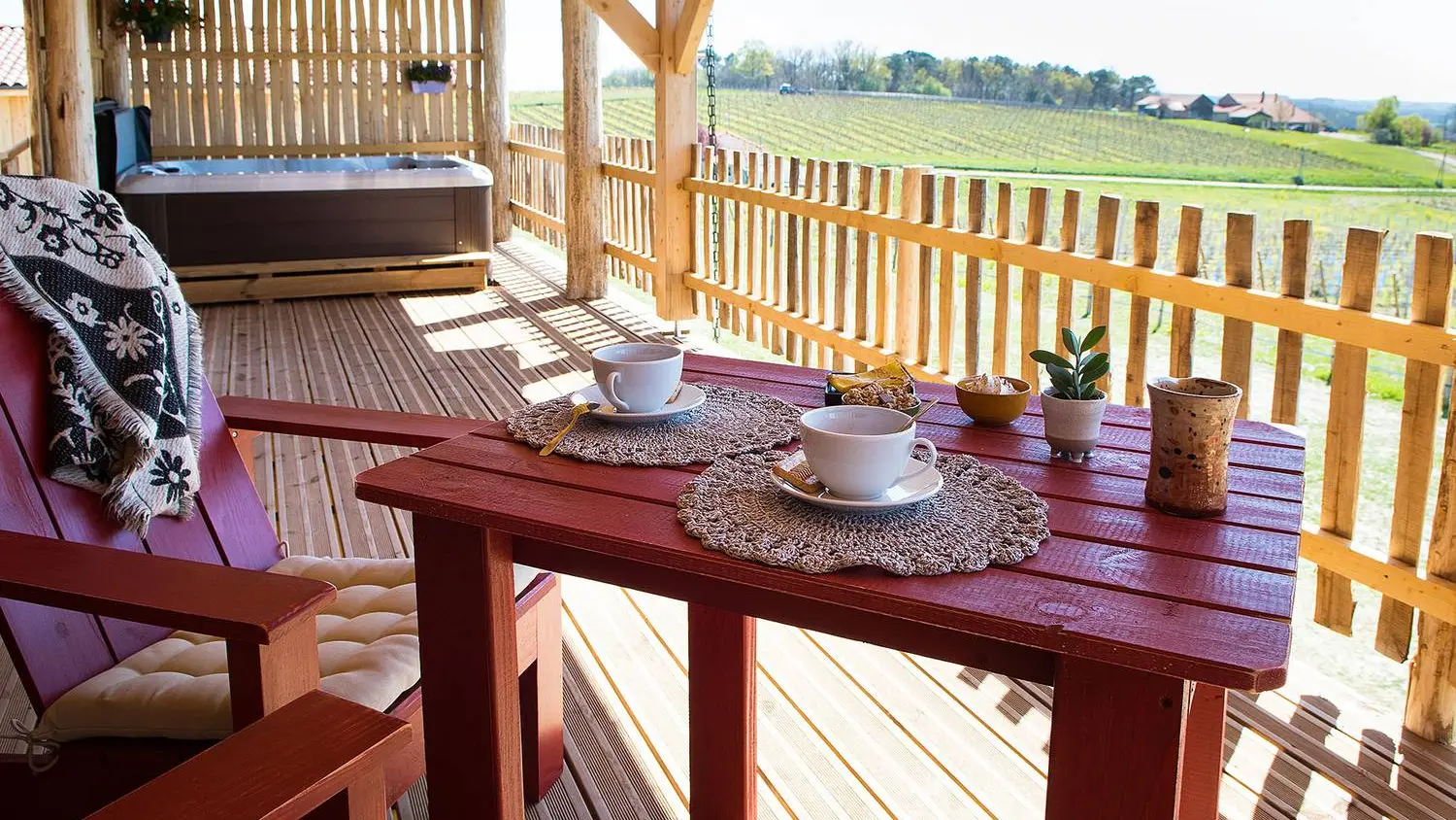 Cabane La Muscadelle terrasse