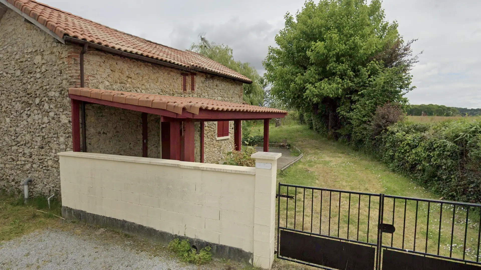 Entrée des gîtes A l'Oustalet