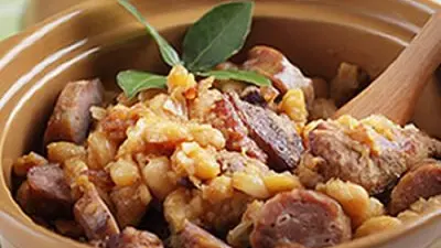 Cassoulet-aux-Saucisses-Confites-400x400