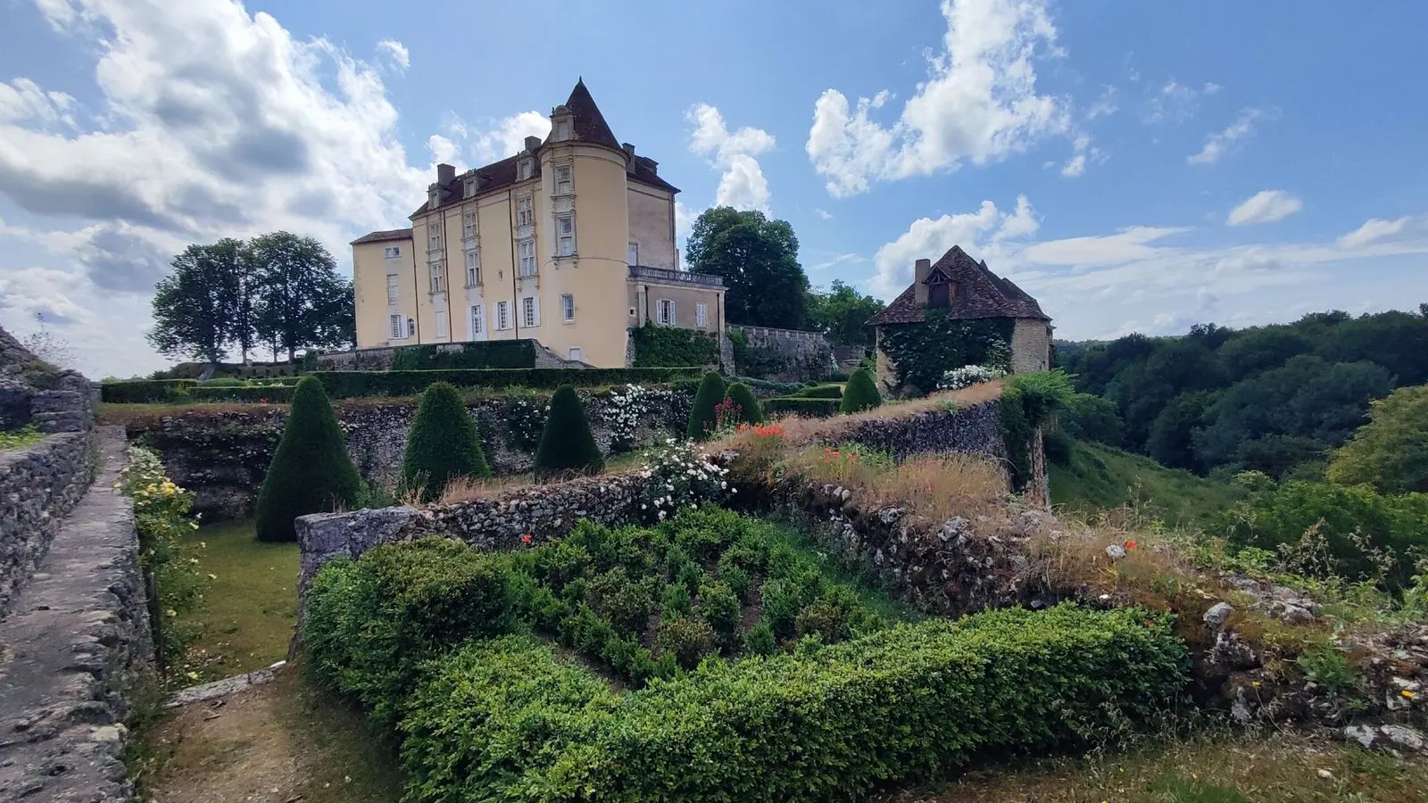 Chateau de Montréal- Jardins classés jardins remarquables Dordogne
