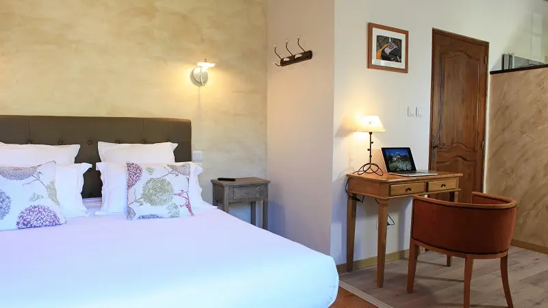 Chambre-1-au-pre-des-souces-Noel-Pelegrin