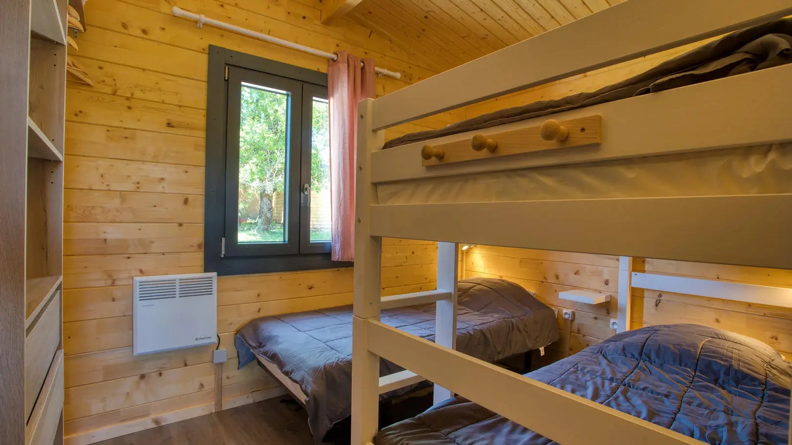 Chambre 2 chalet Commarque