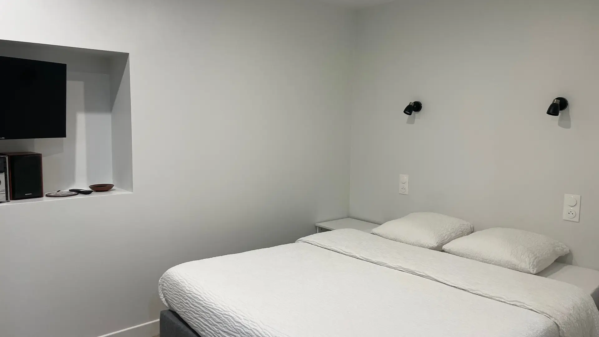 Chambre lit A l'Oustalet 2 - 2026 ©OTC