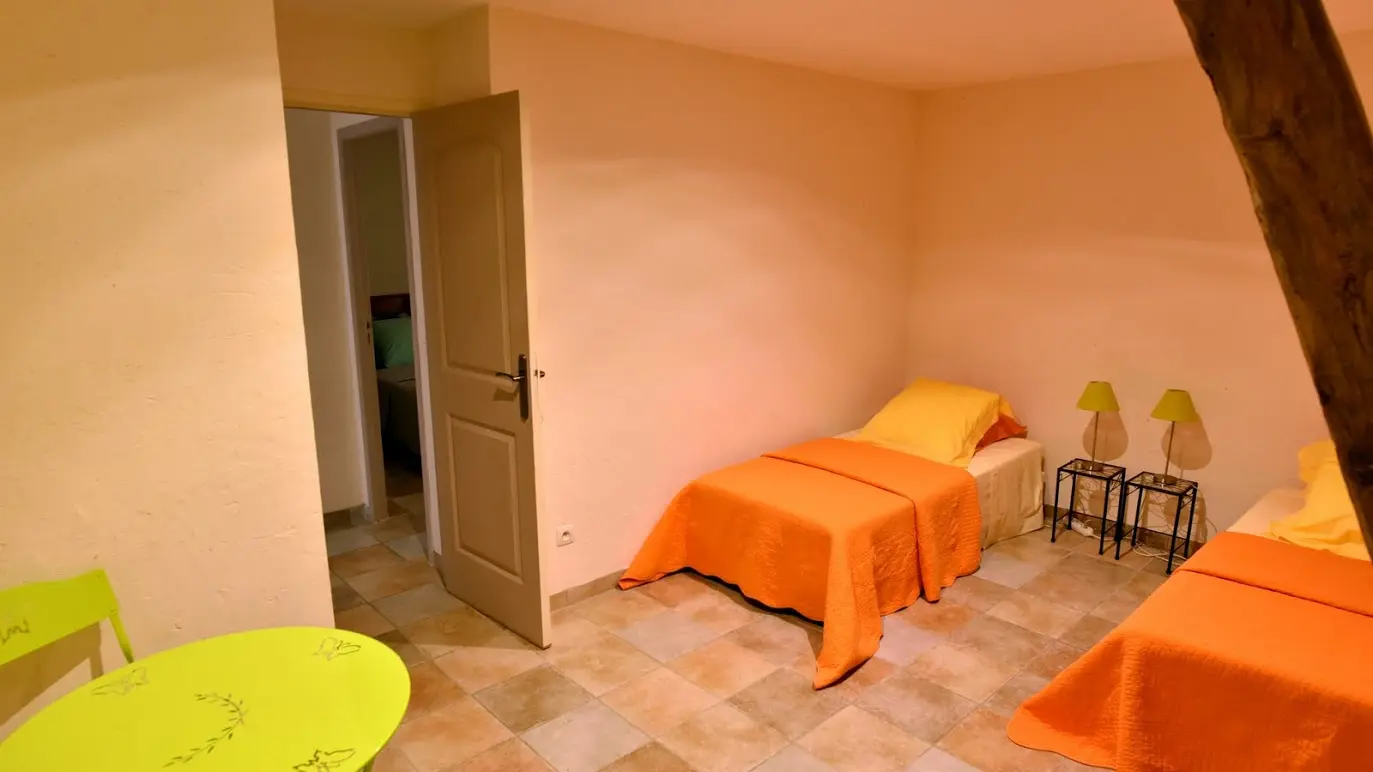 Chambre-lit-simple--2--Gite-la-Terrasse