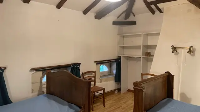 Chambre lits simples étage Pigeonnier Rau appt 10 ©OTC