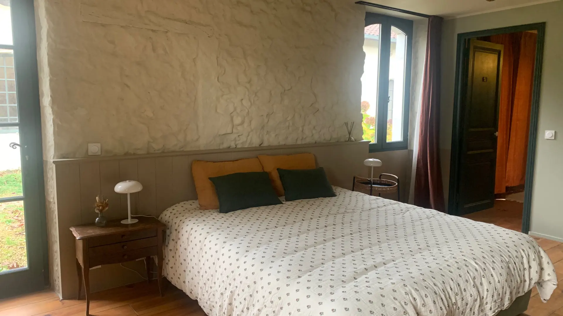 Chambre rdc côté Maison Mirabelle 2025 ©OTC