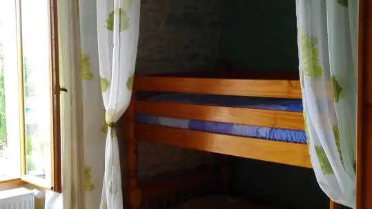 Chambre-verte-lit-superpose-Au-mas-de-Mayac