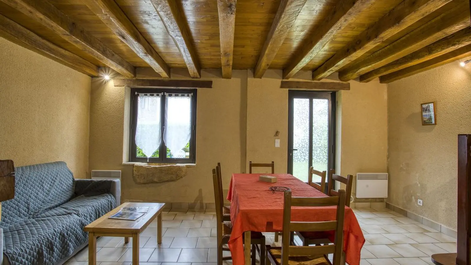 Corine3_sejour_salon - Village de gîtes Combas