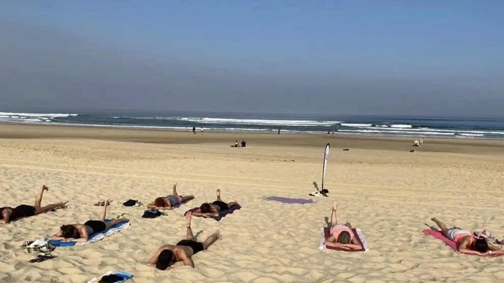 Cours de pilates à la plage (Copier)