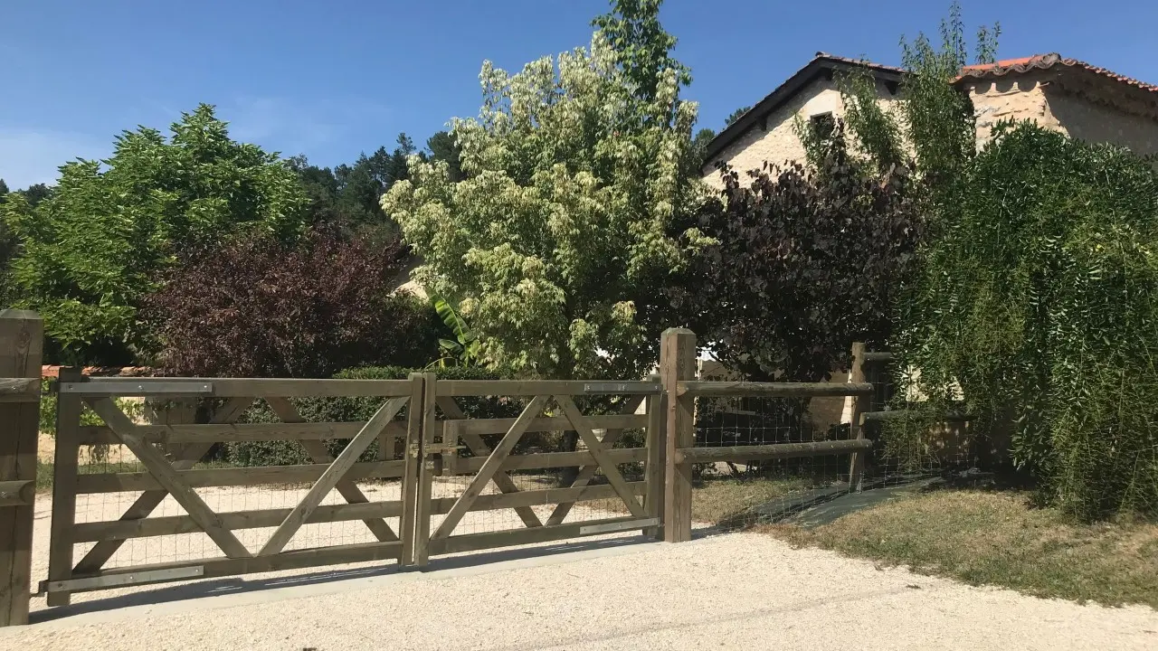 Clos-de-Charroux-entrée-gîte