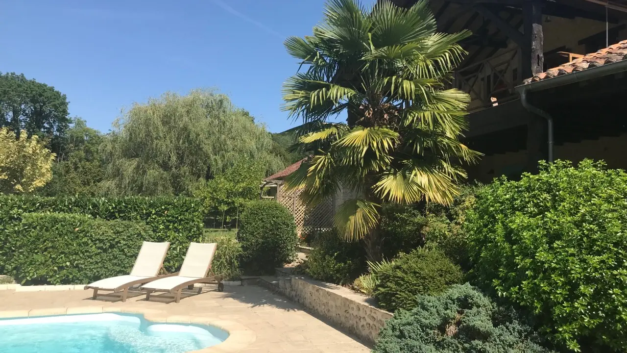 Clos-de-Charroux-piscine3