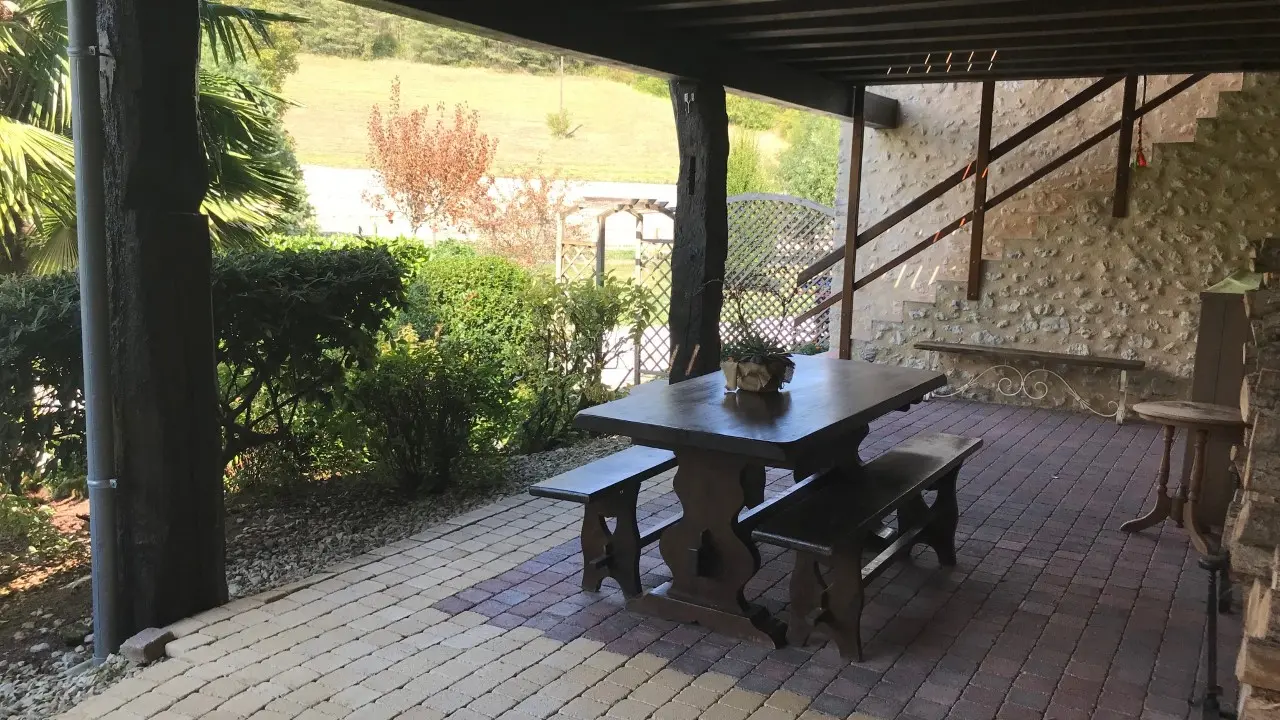 Clos-de-Charroux-terrasse-couverte