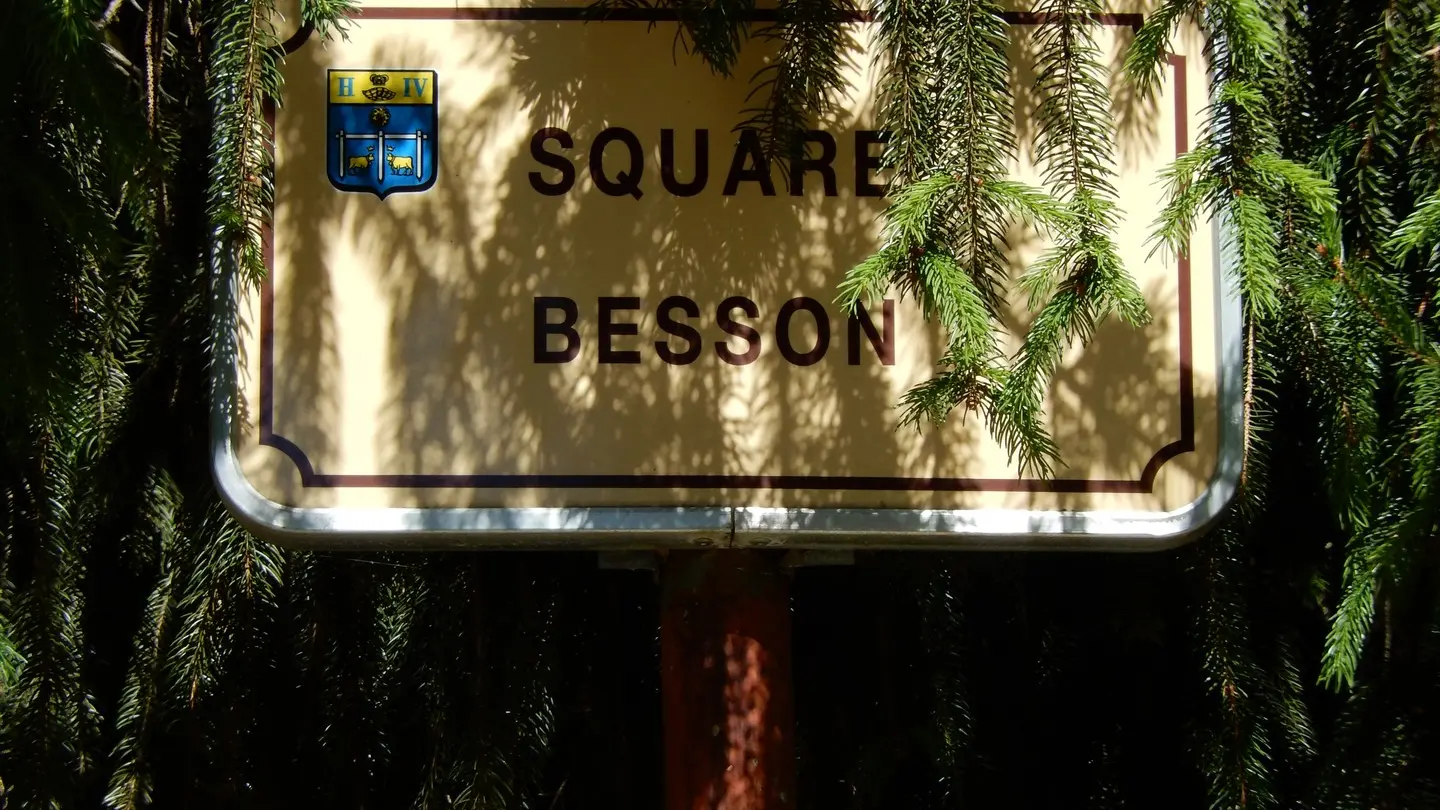 Square Besson - Pau - Panneau