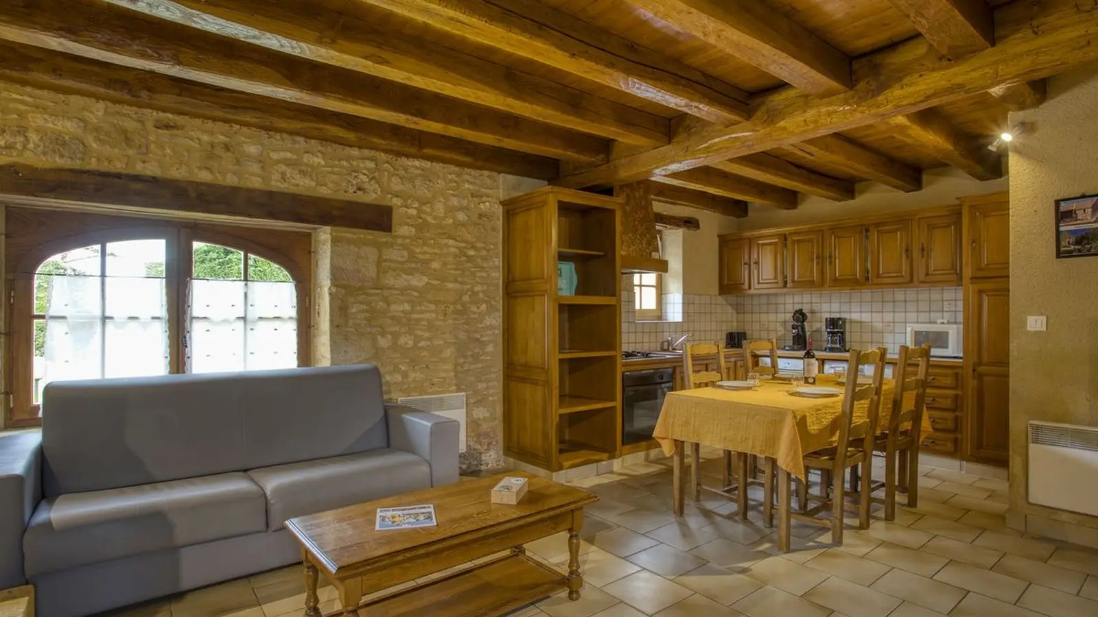 Delphine1_sejour_salon - combas village de gîtes