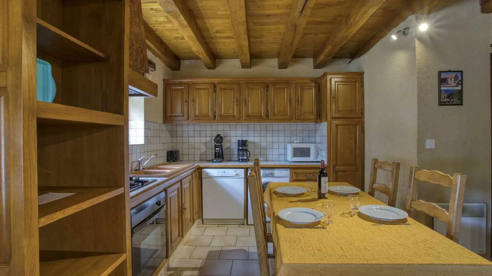 Delphine3_sejour_cuisine - combas village de gîtes