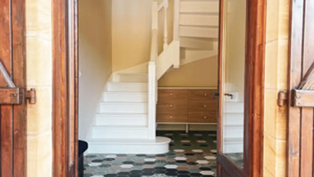 Domaine-de-Sirius-Hallway1